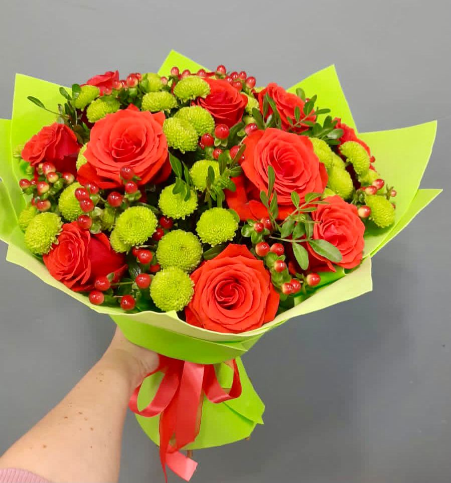 Букет цветов из: Хризантемы и Розы в Новом Маяке