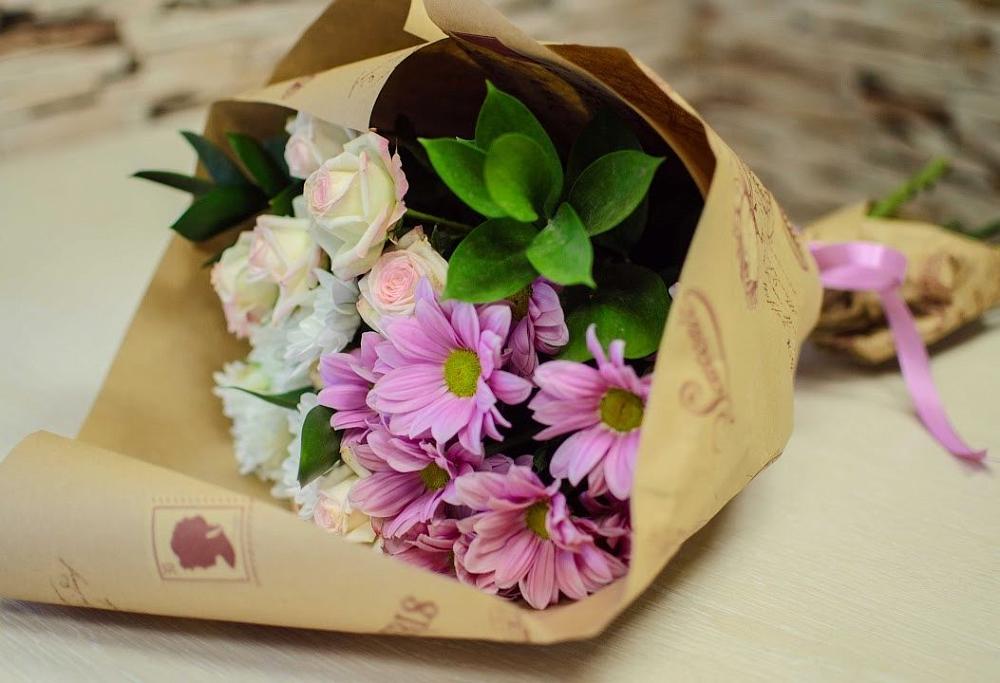 Букет цветов из: Розы и Хризантемы в Новом Маяке