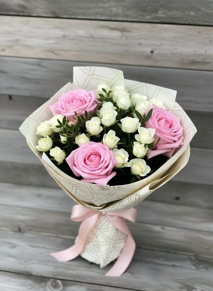 Букет цветов из: Розы в Новом Маяке