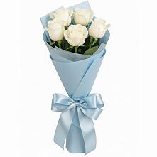 Букет 5 Белых роз Проуд в Новом Маяке