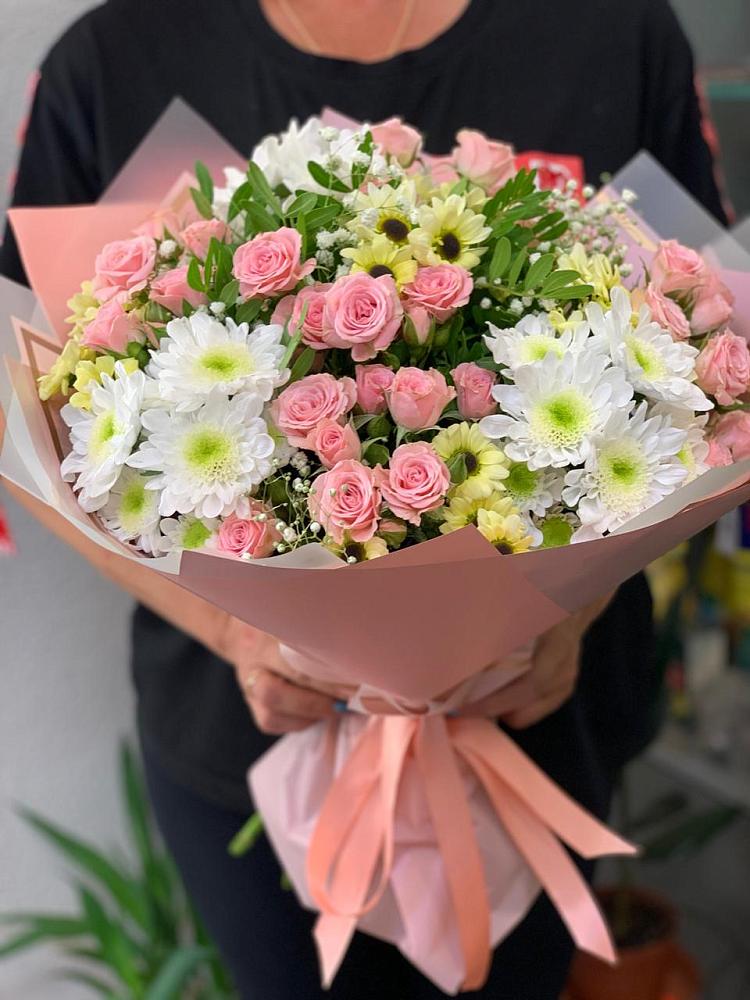 Букет цветов из: Розы и Хризантемы в Новом Маяке