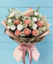 Букет цветов из:  Розы, Альстромерии и Лизиантусы в Новом Маяке