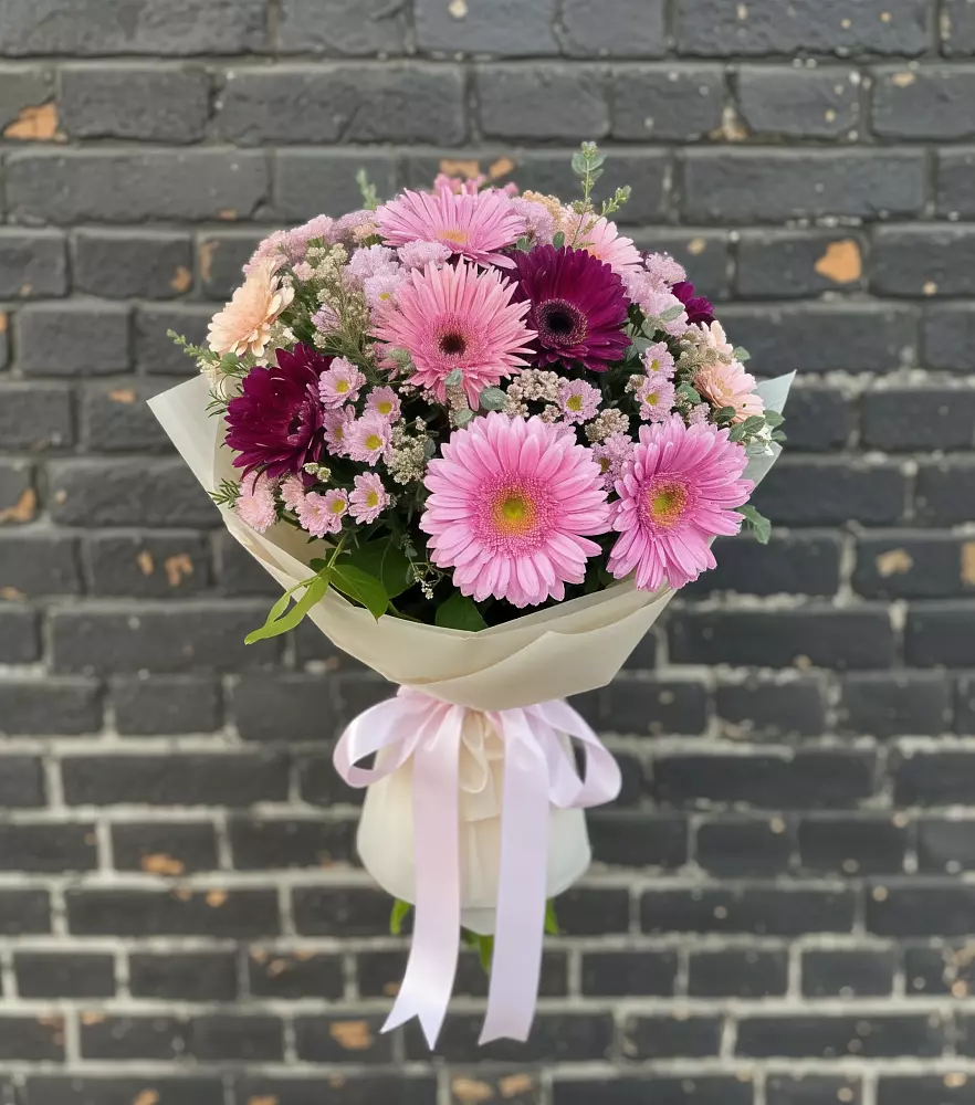 Букет цветов из: Герберы и Хризантемы в Новом Маяке