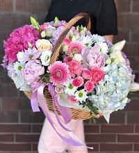 Композиция солнечный день в Новом Маяке Цветочная композиция из Розы, Хризантемы, Пионы и Лизиантусы в корзине в Новом Маяке