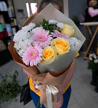 Букет цветов из:  Герберы, Розы и Хризантемы в Новом Маяке