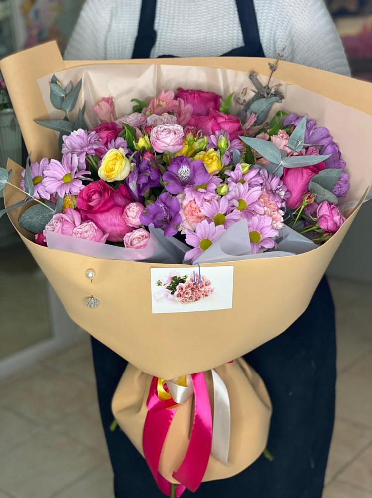 Букет цветов из: Хризантемы, Гвоздики и Альстромерии в Новом Маяке