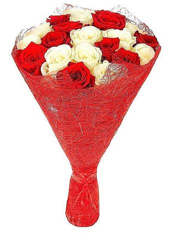 Букет Микс из красных и белых роз в Новом Маяке