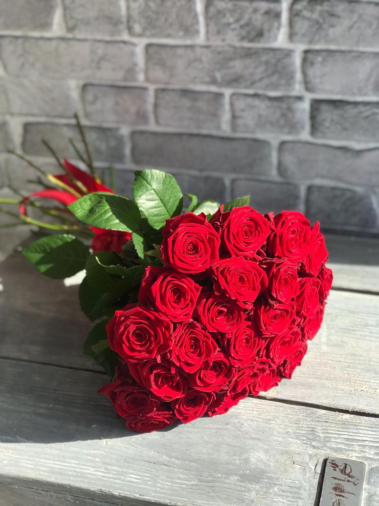 Букет Красные розы Фридом в Новом Маяке