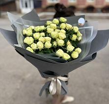 Букет Белые кустовые розы Солинеро в Новом Маяке