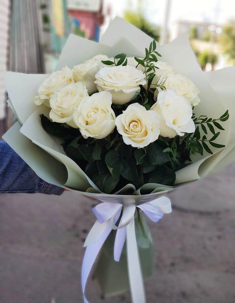 Букет Белые розы Проуд в Новом Маяке