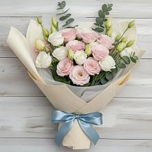 Букет цветов из:  Лизиантусы в Новом Маяке