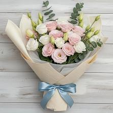 Букет цветов из:  Лизиантусы в Новом Маяке