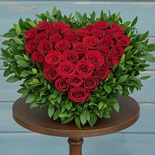 Цветочная композиция из Розы в виде сердца в Новом Маяке