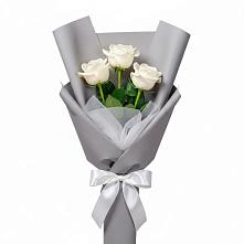 Букет 3 белые розы в Новом Маяке