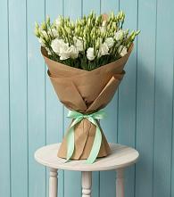 Букет цветов из:  Лизиантусы в Новом Маяке