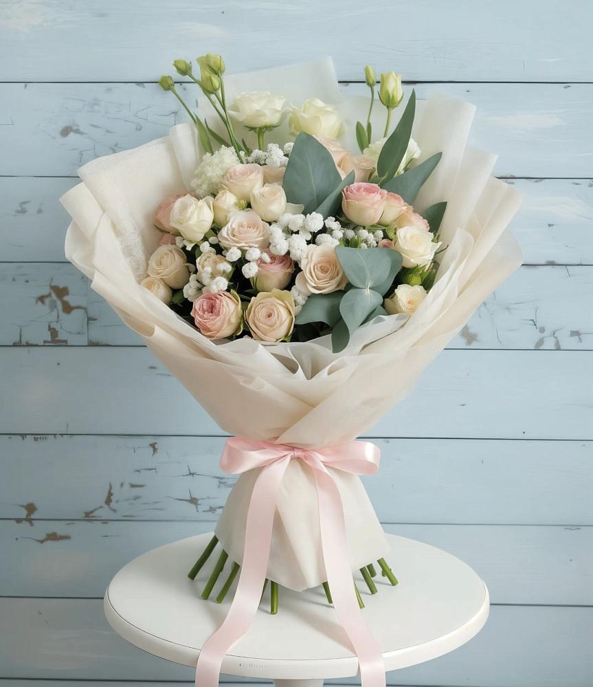 Букет цветов из: Розы и Лизиантусы в Новом Маяке