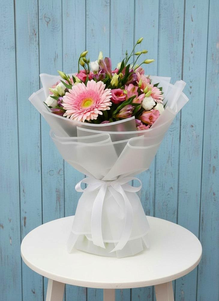 Букет цветов из: Герберы, Альстромерии и Лизиантусы в Новом Маяке