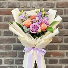 Букет цветов из:  Лизиантусы и Розы в Новом Маяке