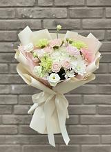 Букет цветов из:  Гвоздики, Розы, Лизиантусы и Хризантемы в Новом Маяке