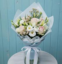 Букет цветов из:  Розы и Лизиантусы в Новом Маяке