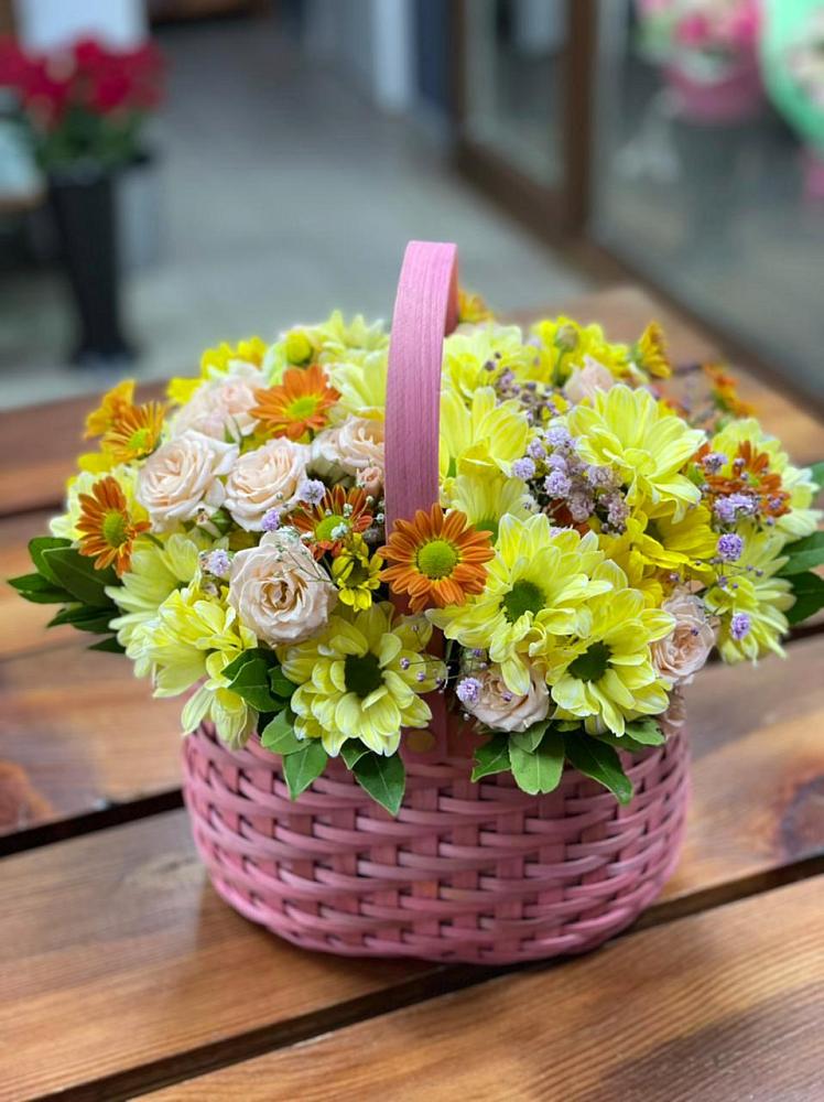 Цветочная композиция из Хризантемы и Розы в корзине в Новом Маяке