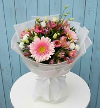 Букет цветов из:  Герберы, Альстромерии и Лизиантусы #REPLACE_PRED# Новом Маяке