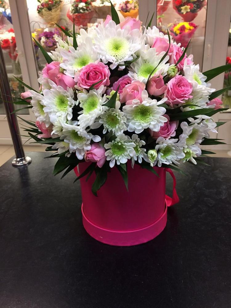 Цветочная композиция из Розы и Хризантемы в шляпной коробке в Новом Маяке