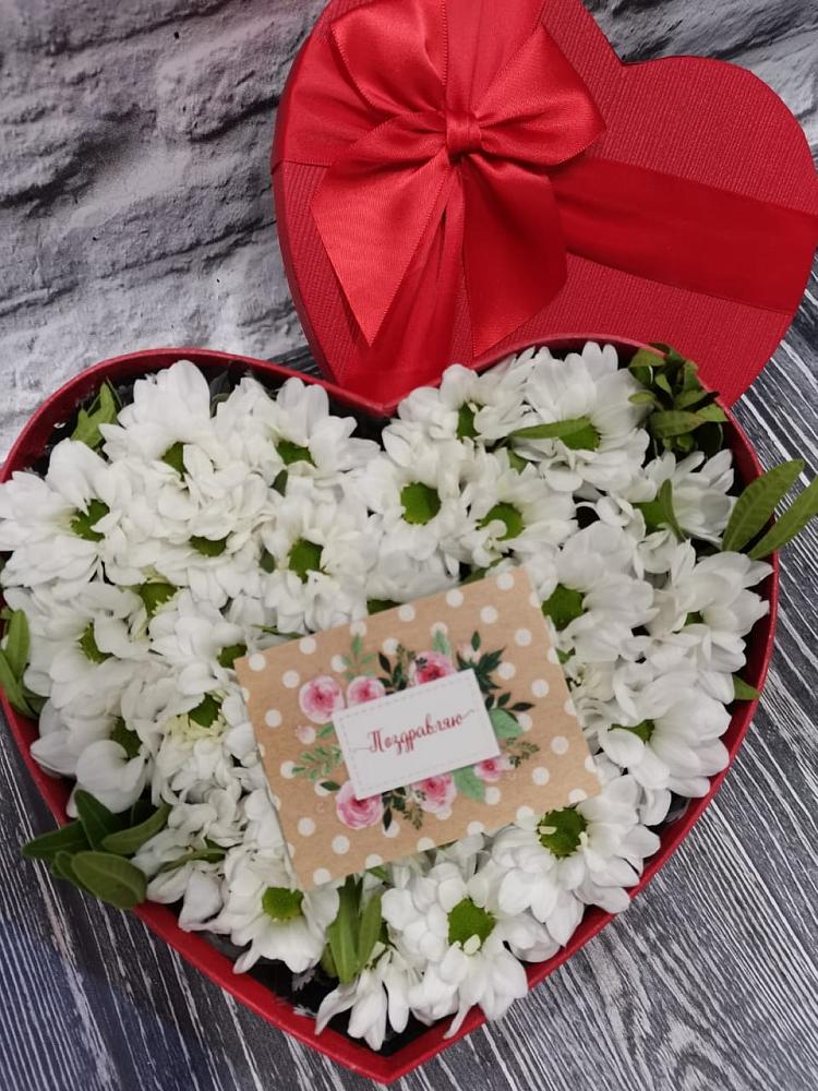 Цветочная композиция из Хризантемы в виде сердца в Новом Маяке