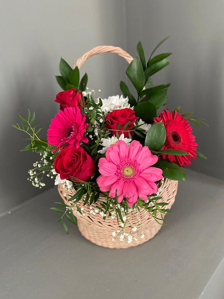 Цветочная композиция из Розы, Хризантемы и Герберы в корзине в Новом Маяке