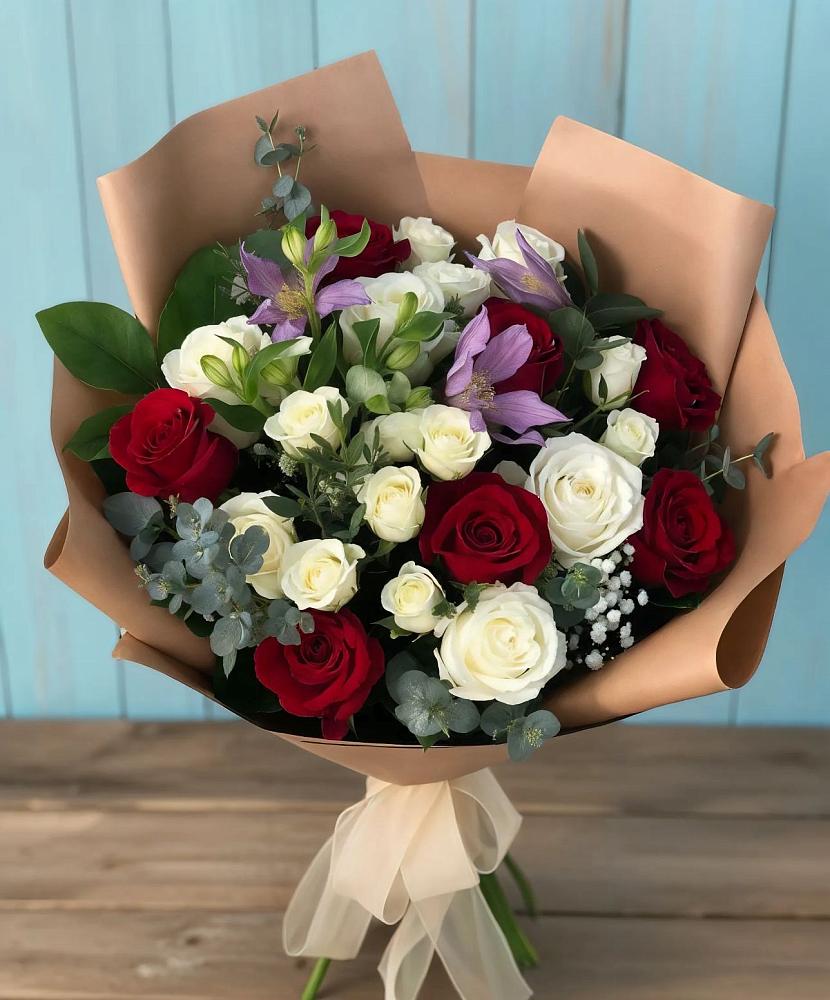 Букет цветов из: Розы и Альстромерии в Новом Маяке