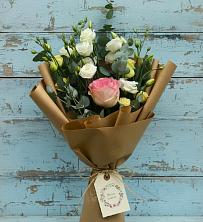 Букет цветов из:  Розы и Лизиантусы в Новом Маяке