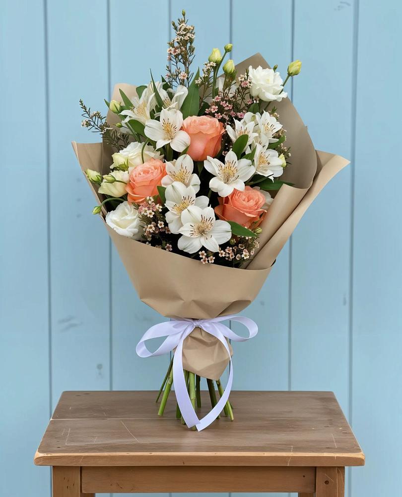 Букет цветов из: Альстромерии, Лизиантусы, Розы и Хризантемы в Новом Маяке