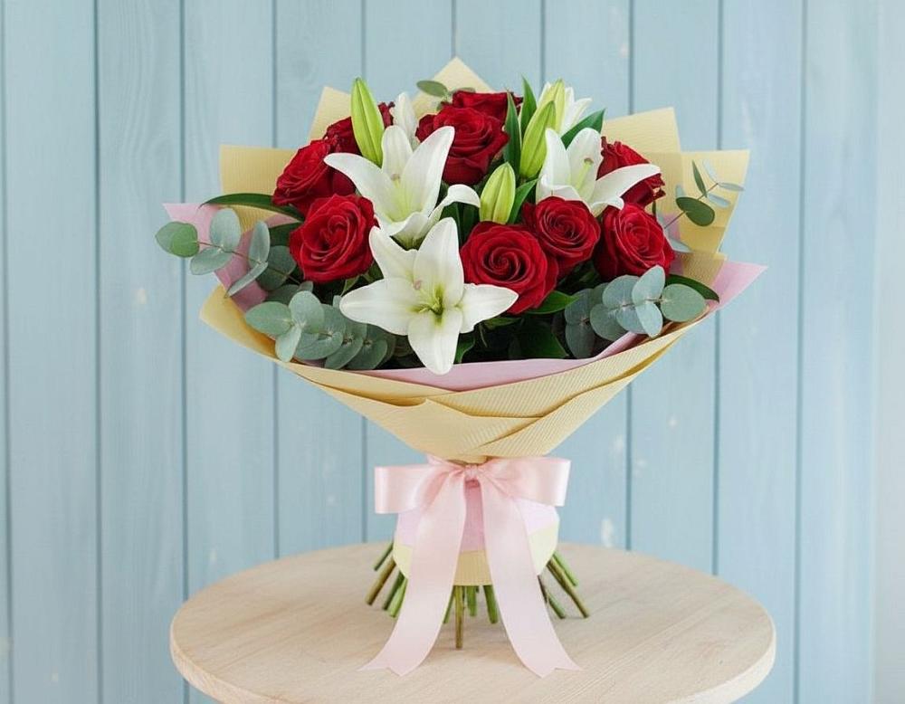 Букет цветов из: Лилии и Розы в Новом Маяке