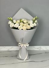 Букет цветов из:  Розы и Лизиантусы в Новом Маяке